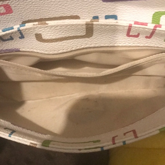 Guess purse - Picture 11 of 12